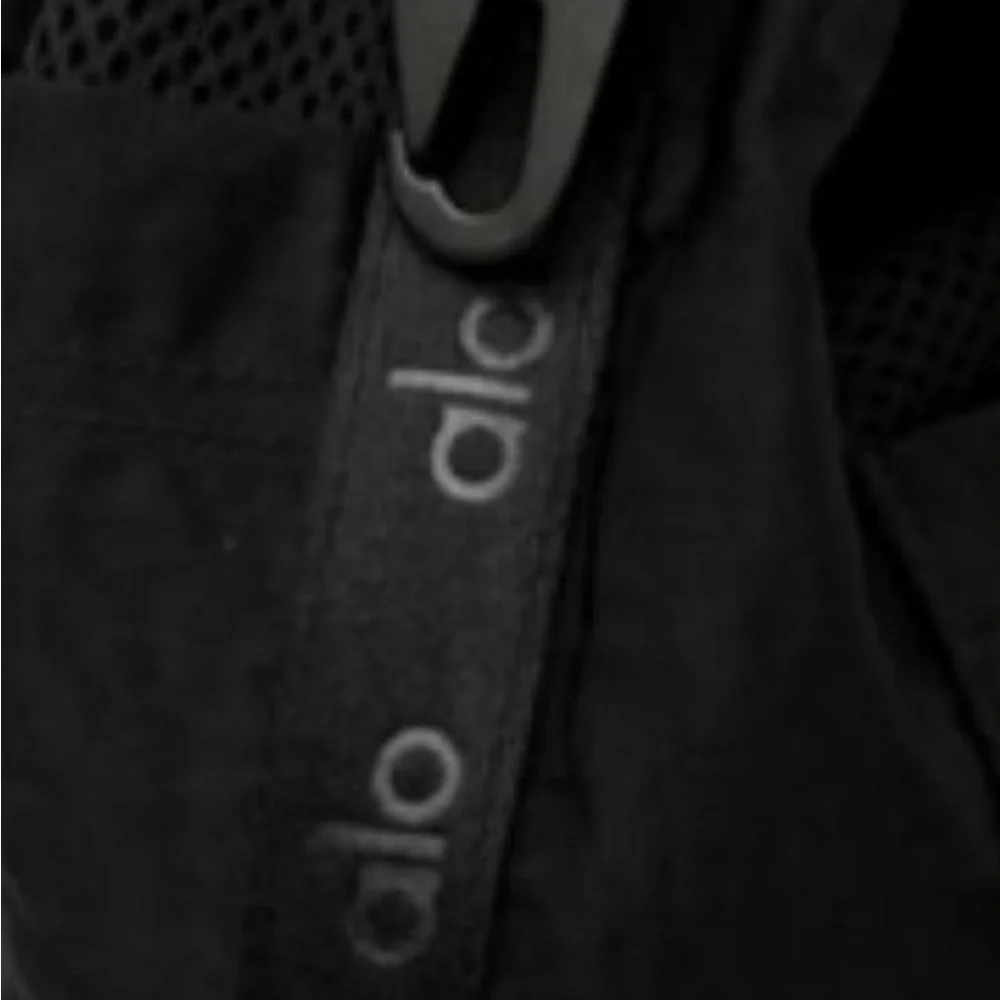 ALO Yoga utility cross body bucket mesh bag - Picture 5 of 6